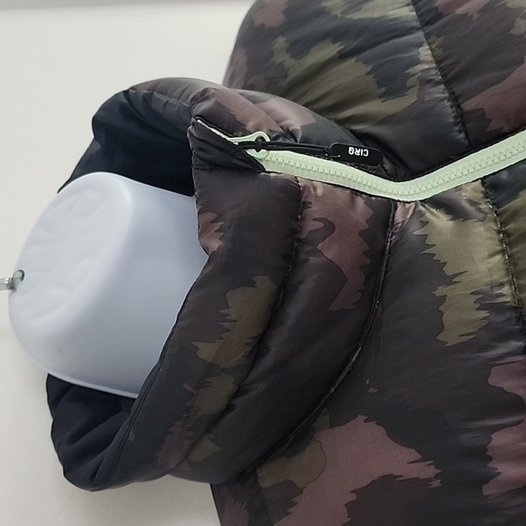 Cirq down winter puffer coat in camoflauge print size XL - Picture 2 of 9